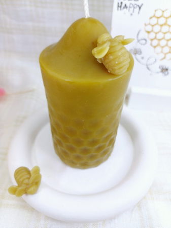 Set decorativ format dintr-o lumanare din ceară de albine si un suport - farfurie rotund din ceramică albă, [1]