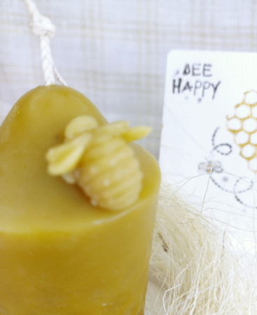 Set decorativ format dintr-o lumanare din ceară de albine si un suport - farfurie rotund din ceramică albă, [2]