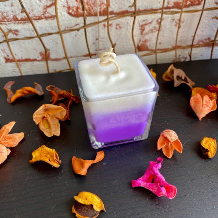 Lumanare parfumata trei culori in pahar de sticla patrat - mov [1]