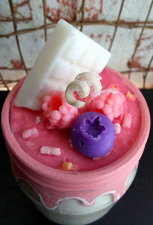 Lumanare parfumata, " Cupcake Roz ", in pahar de sticla vintage. [4]