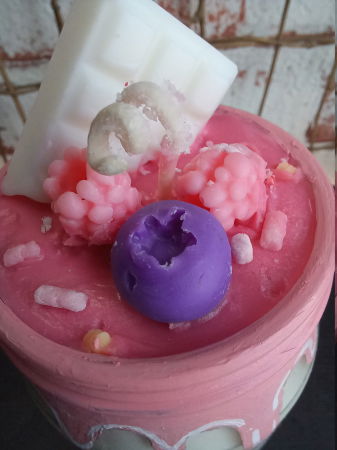 Lumanare parfumata, " Cupcake Roz ", in pahar de sticla vintage. [3]