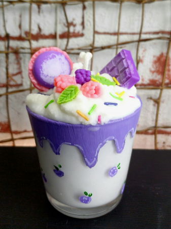 In recipient din sticla - Lumanare parfumata, " Fantasy Desert ", in pahar de sticla.