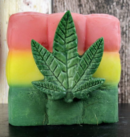 Lumanari - Lumanare parfumata " Rasta cub 2  ", in trei culori.