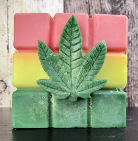 Lumanari - Lumanare parfumata " Rasta  Rubik cub ", in trei culori.