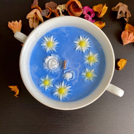 Lumanari - Lumanare parfumata, " flori plutitoare ",  in recipient vintage.