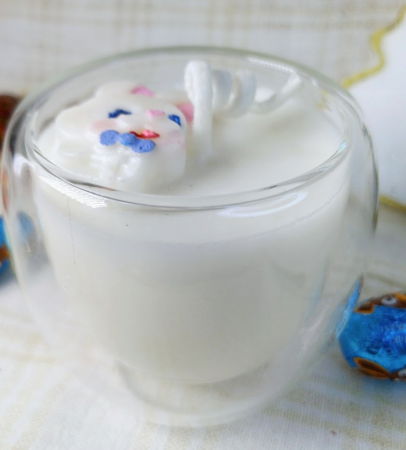 Lumanare albă parfumata de ceară de soia  cu iepuraș în sticlă [5]