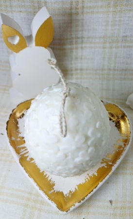 Ou alb cu flori din ceara de soia + suport in forma de inimă + iepuraș din ceramică handmade