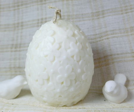 Ou alb cu flori din ceara de soia + suport in forma de inimă + iepuraș din ceramică handmade [1]