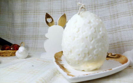 Ou alb cu flori din ceara de soia + suport in forma de inimă + iepuraș din ceramică handmade [3]