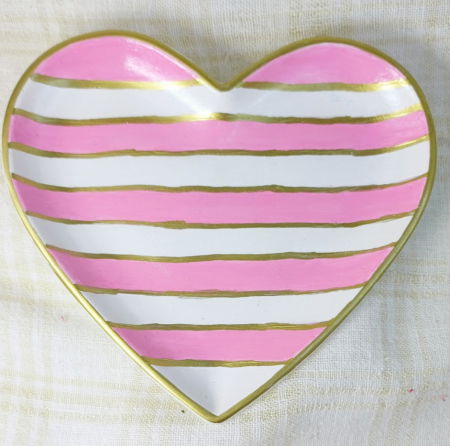 Ou roz cu flori din ceara de soia + farfurie cu dungi albe și roz din ceramica handmade [5]