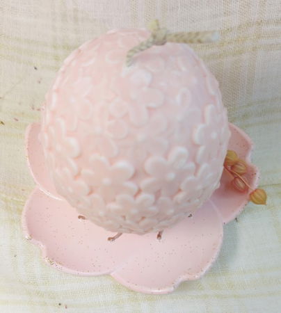 Ou roz cu flori din ceara de soia + farfurie din ceramica handmade roz [5]