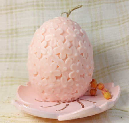 Ou roz cu flori din ceara de soia + farfurie din ceramica handmade roz [1]