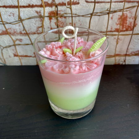 In recipient din sticla - Lumanare parfumata, in 3 culori, decorata cu flori roz, in pahar de sticla.