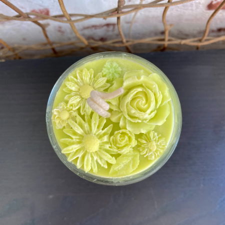 Lumanare parfumata " Buline si flori ", verde deschis, in pahar de sticla mic. [1]