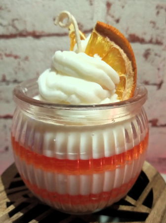 Recipient upcycled - Lumanare parfumata, " Desert de portocale ", in pahar  de sticla vintage.