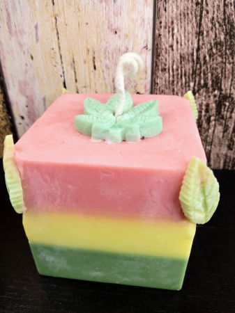 Lumanare parfumata " Rasta cub " , in trei culori. [3]