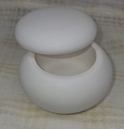 Ceramica handmade waterproof - Caseta bijuterii - recipient rotund, alb, din ceramica, cu capac.