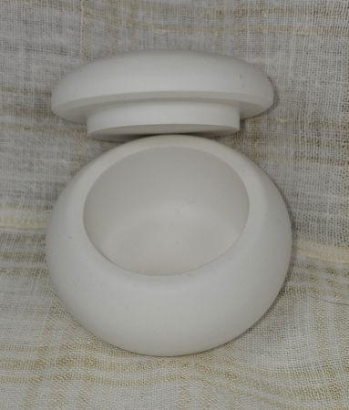 Caseta bijuterii - recipient rotund, alb, din ceramica, cu capac. [5]