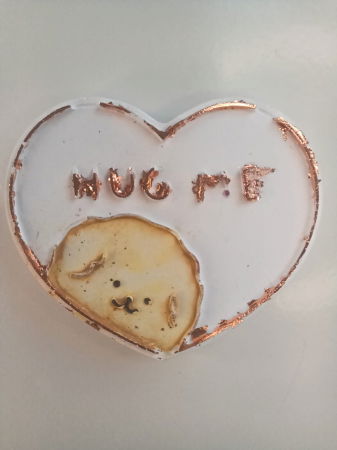 Magneți de frigider 'Hug Me', din ceramica , lucrati si pictati manual. [2]