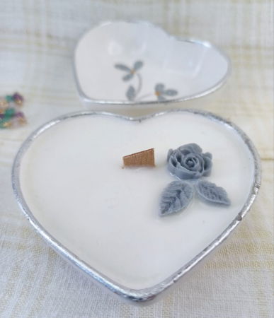 Set decorativ - lumanare parfumata in vas inimioara plus vas inimioara decor. [6]