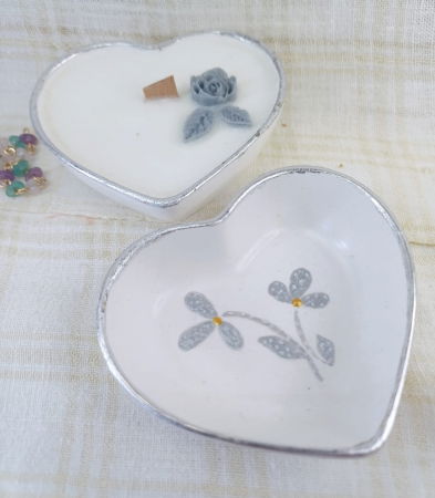 Set decorativ - lumanare parfumata in vas inimioara plus vas inimioara decor. [1]