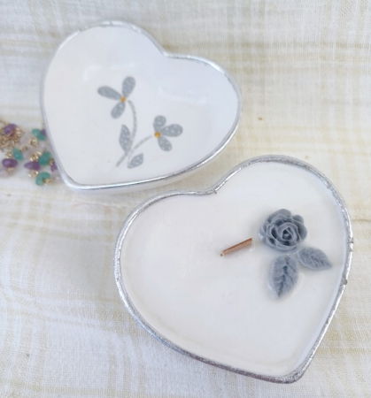 Set decorativ - lumanare parfumata in vas inimioara plus vas inimioara decor. [5]