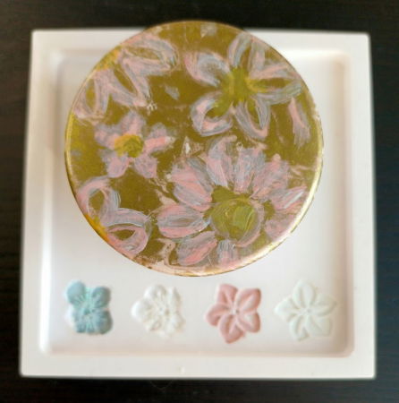 Set decorativ  alb/roz cu flori imprimate. [22]