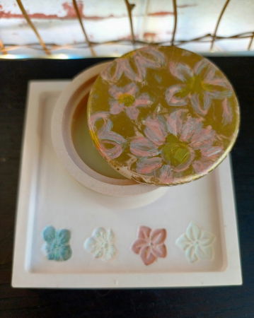 Set decorativ  alb/roz cu flori imprimate. [23]