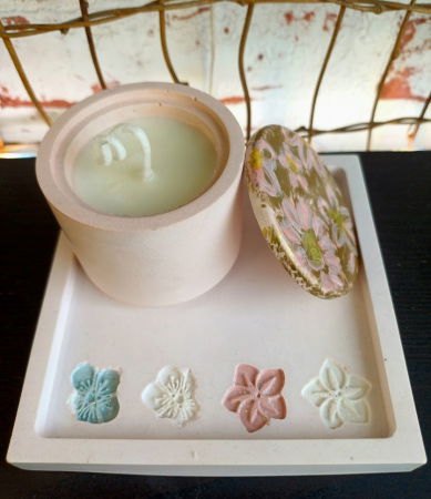 Seturi decorative - Set decorativ  alb/roz cu flori imprimate.