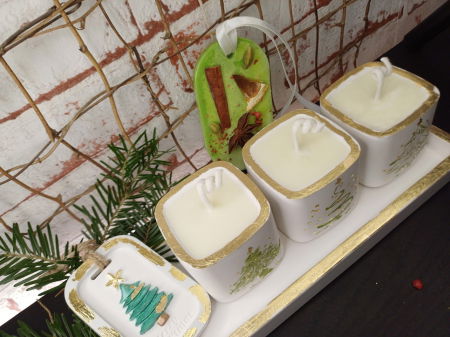 Set decorativ - trei lumanari din ceara de soia turnate in pahare de ceramica plus suport dreptunghiular din ceramica. [5]