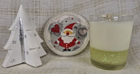 Set decorativ de Craciun - 'Love Santa' - lumanare plus suport din ceramica pictat manual