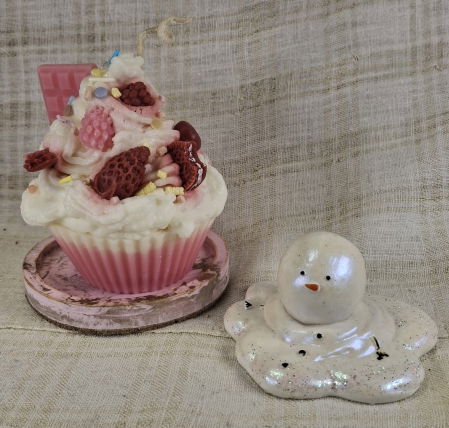 Lumanari - Set decorativ de Craciun - 'Melting Cupcake' - lumanare plus suport din ceramica