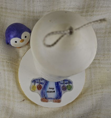 Set decorativ de Craciun - 'Merry Pinguini' lumanare alba din ceara de soia plus suport din ceramica handmade [4]