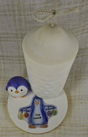 Set decorativ de Craciun - 'Merry Pinguini' lumanare alba din ceara de soia plus suport din ceramica handmade [2]