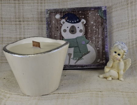 In recipient din ceramica handmade - Set decorativ de Craciun - 'Urs Polar' - lumanare plus suport din ceramica pictat manual