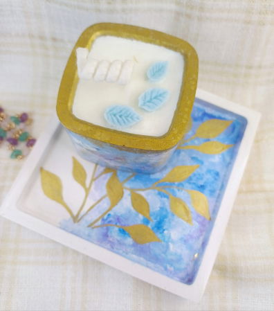 Set decorativ - lumanare si suport-farfurie patrat, albastru/auriu