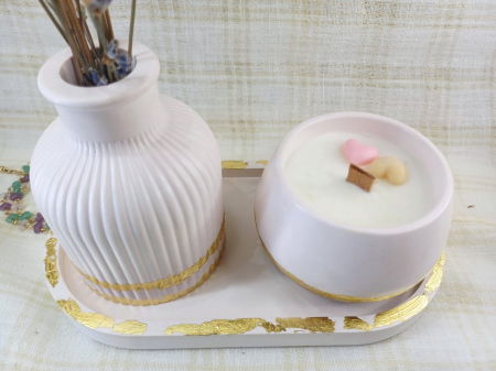 Set decorativ - lumanare in bol, vaza si suport oval, roz cu accente aurii. [5]