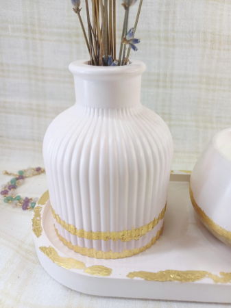 Set decorativ - lumanare in bol, vaza si suport oval, roz cu accente aurii. [3]