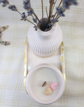 Set decorativ - lumanare in bol, vaza si suport oval, roz cu accente aurii. [1]