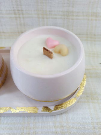 Set decorativ - lumanare in bol, vaza si suport oval, roz cu accente aurii. [6]