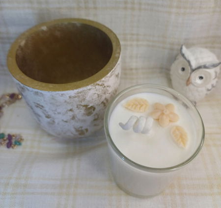 In recipient din sticla - Set decorativ - lumanare in pahar de sticla si un recipient din ceramica handmade alb auriu