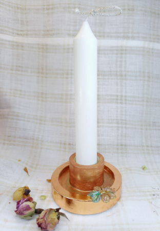 Set decorativ - lumanare cilindrica, alba, sfesnic in culoarea bronzului si  vaza din ceramica alba. [3]