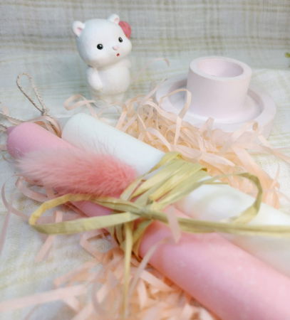 Set de doua lumanari, cilindrice, simple, in doua culori diferite din ceara de soia plus un sfesnic asortat [1]