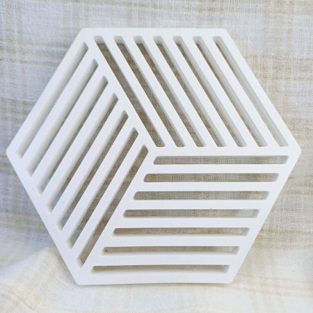 Set decorativ  format dintr-un vas circular din ceramica cu trei flori din ceara placut parfumata si un coaster hexagonal [4]