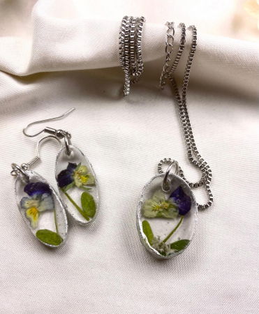 Cercei handmade - Set lantisor si cercei  'panselute'