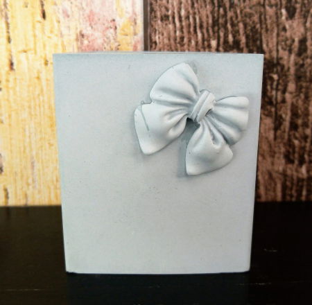 Ceramica handmade - Recipient patrat cu fundita din ceramica bleu