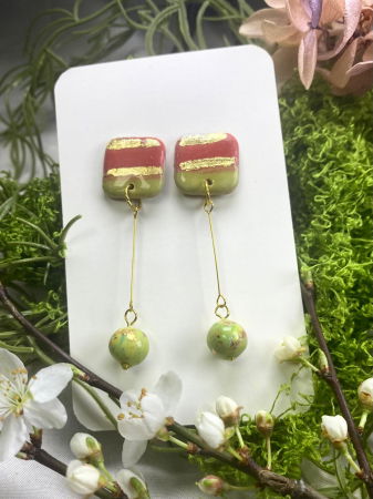 Cercei handmade - Patrat roz verde cu bila