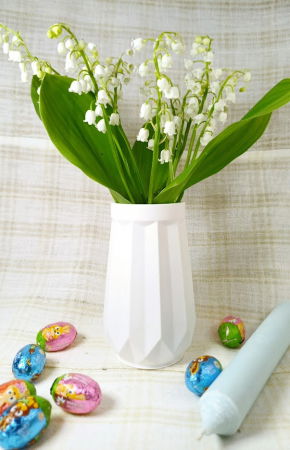 Vază albă ceramică + lumânare de ceară de soia albastru deschis [5]