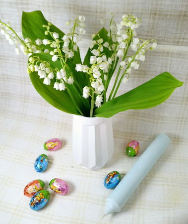 Vază albă ceramică + lumânare de ceară de soia albastru deschis [4]