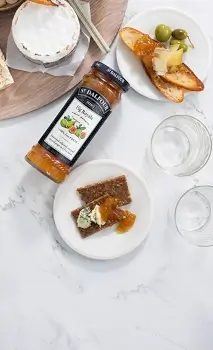 Borcan de gem de smochine cu paine prajita